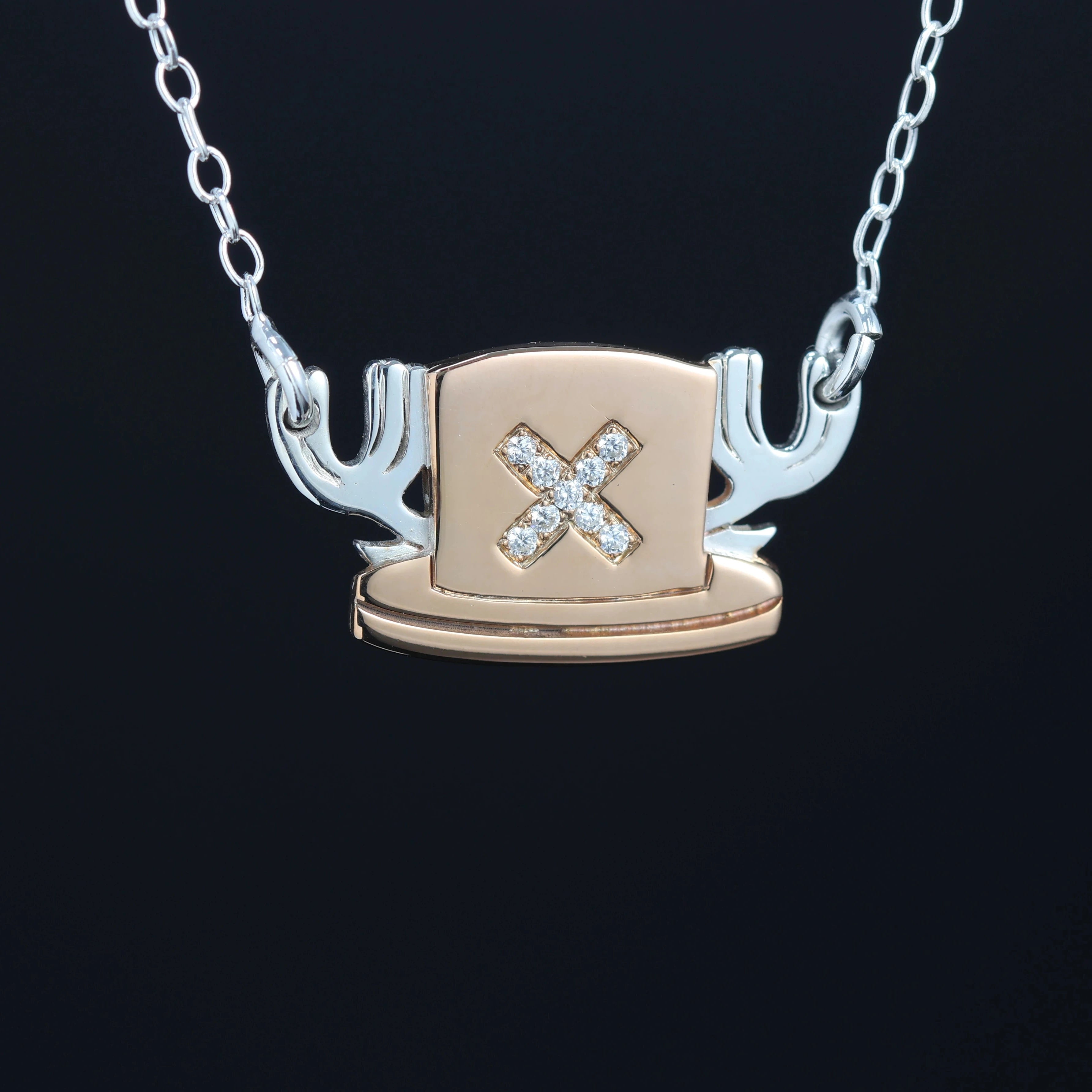 Hat Necklace puesto – colgante en plata de ley