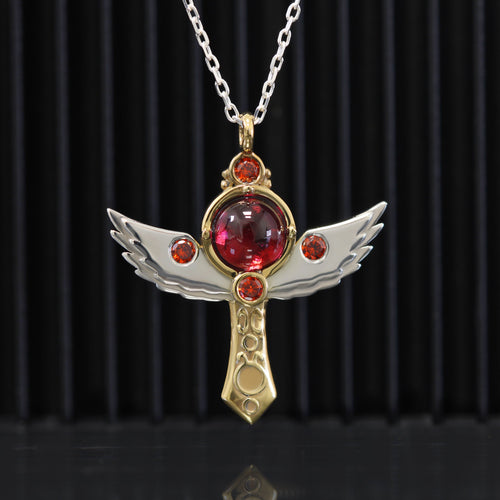 First Brave Cross Necklace en plata de ley con piedras rojas y detalles bañados en oro
