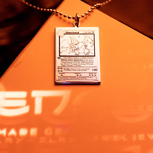 Flame Emblem Necklace en plata de ley con carta grabada y cadena gruesa