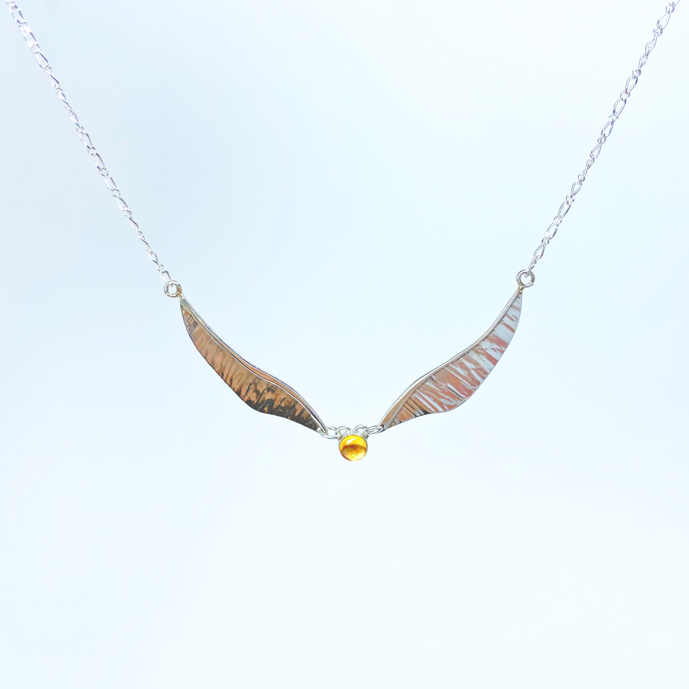 Golden Wing Necklace con citrino y alas en plata de ley