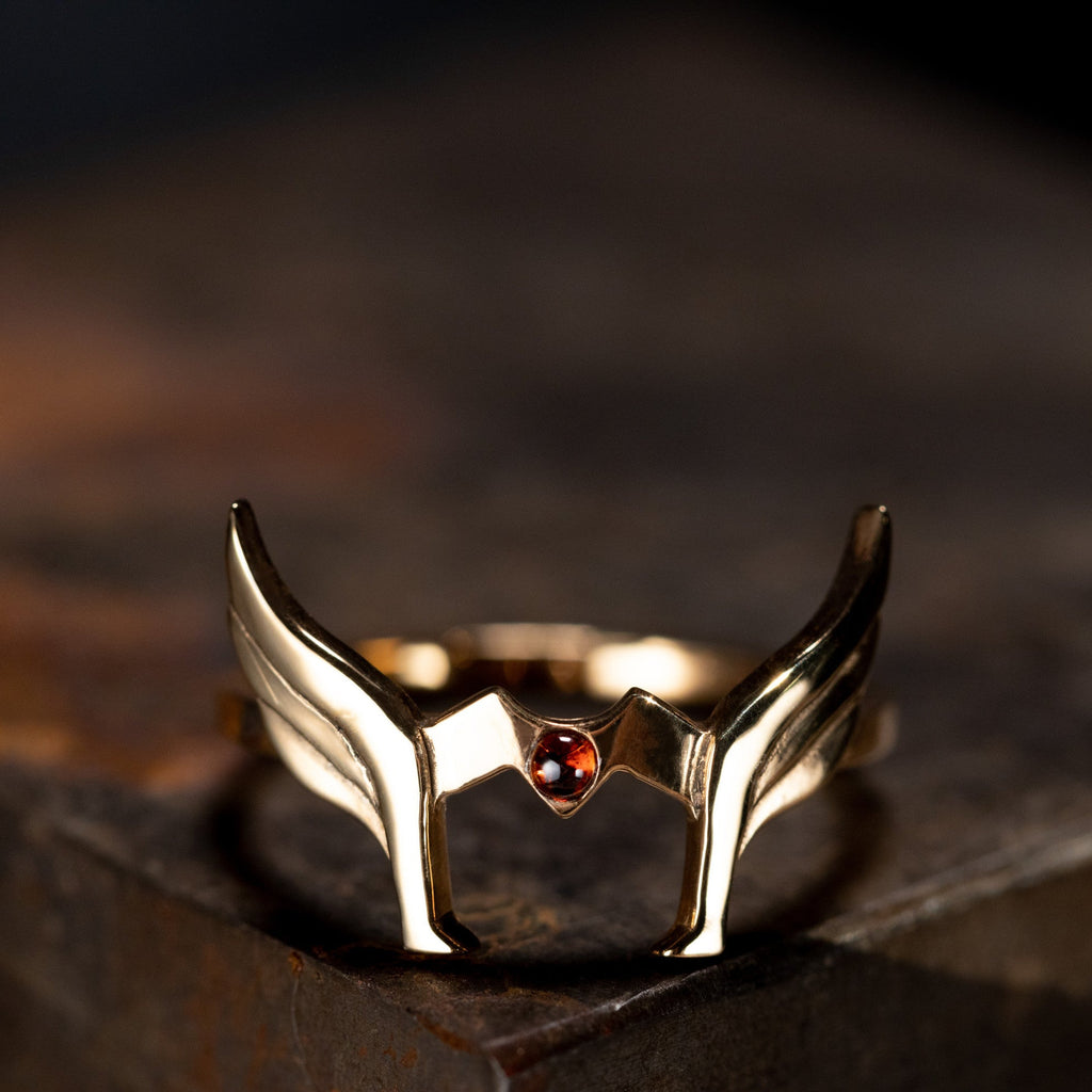 Helmet ring in sterling silver with gold plating and cabochon garnet centerpiece