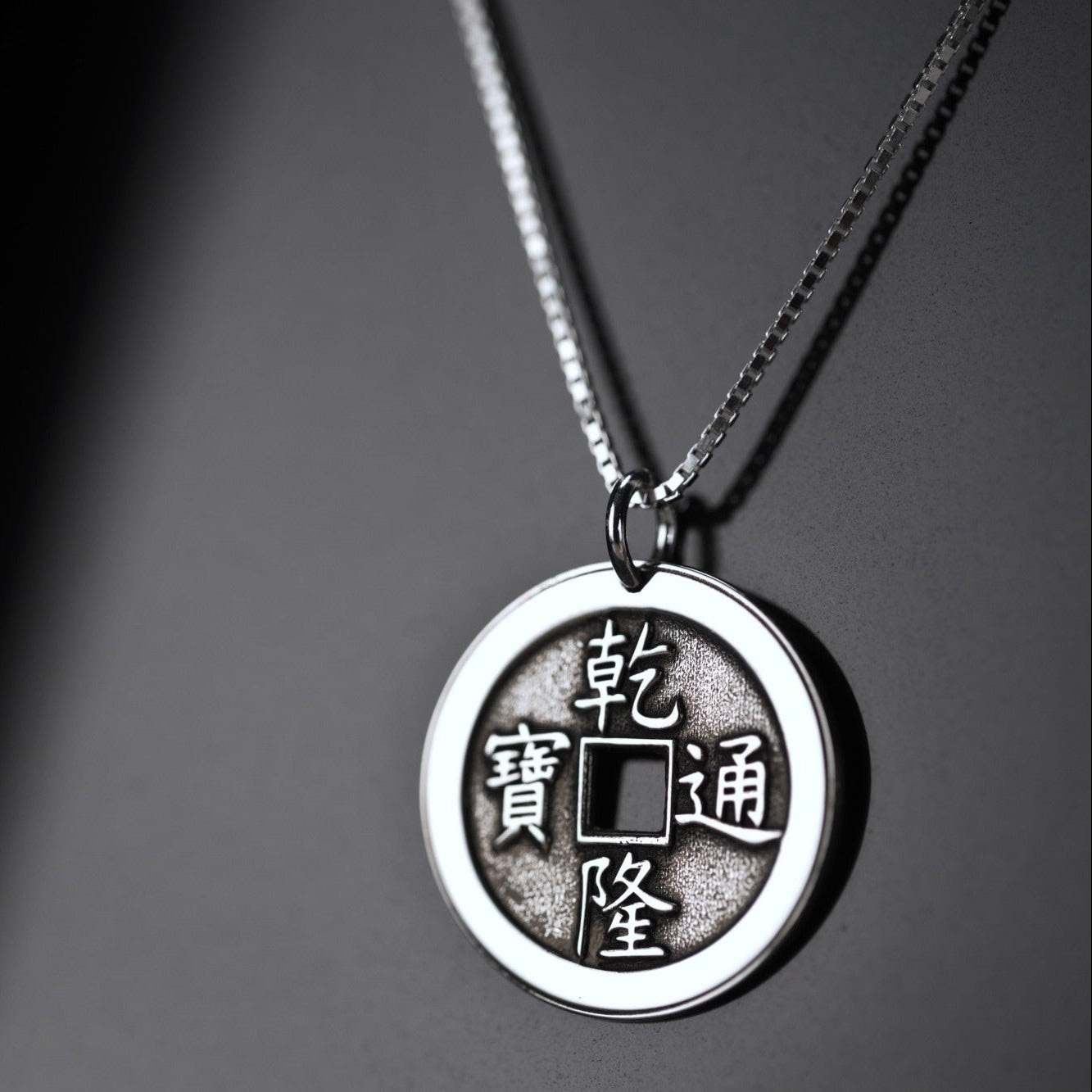 Colgante de moneda con hexagrama en plata de ley