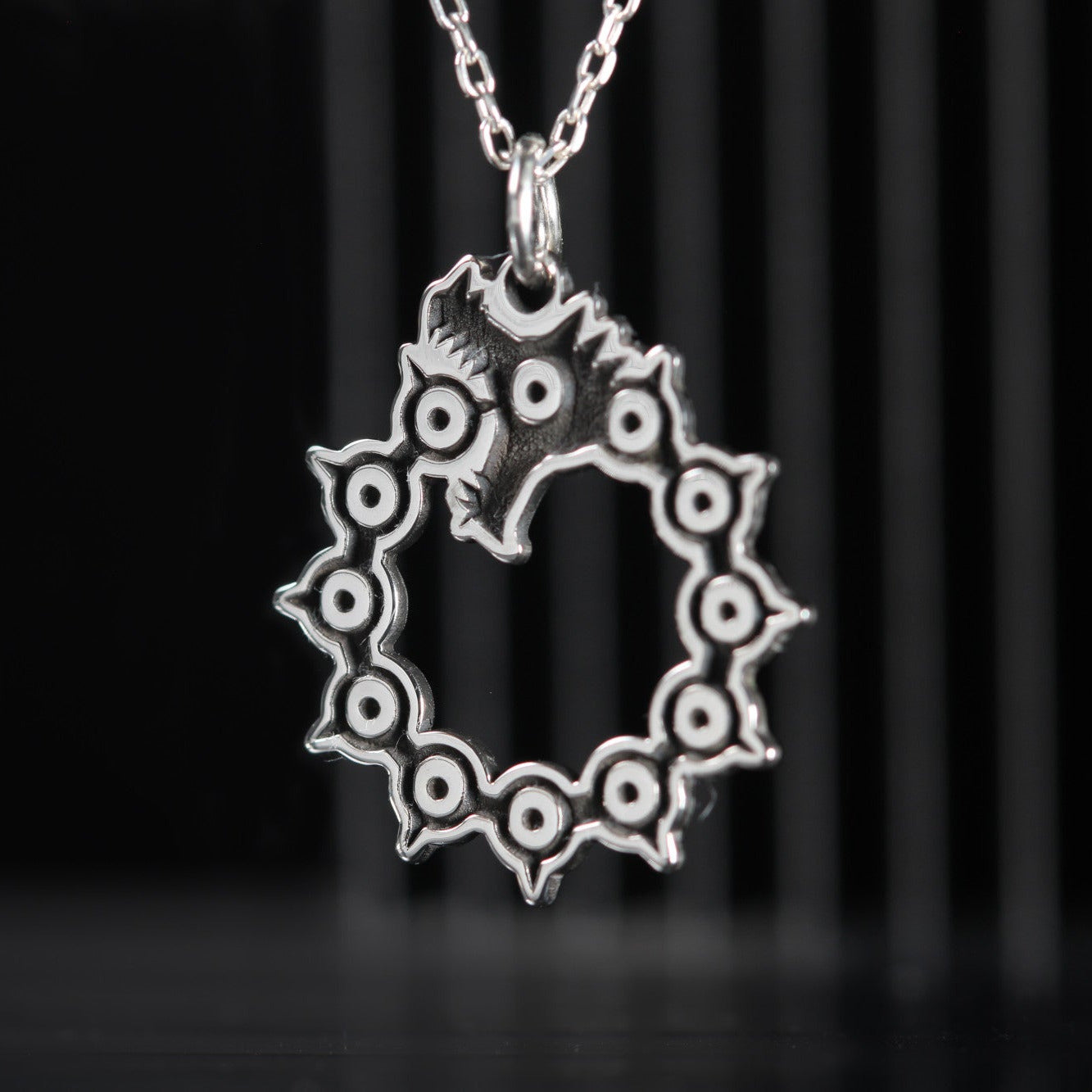 Ikari Necklace en plata de ley inspirado en la ira