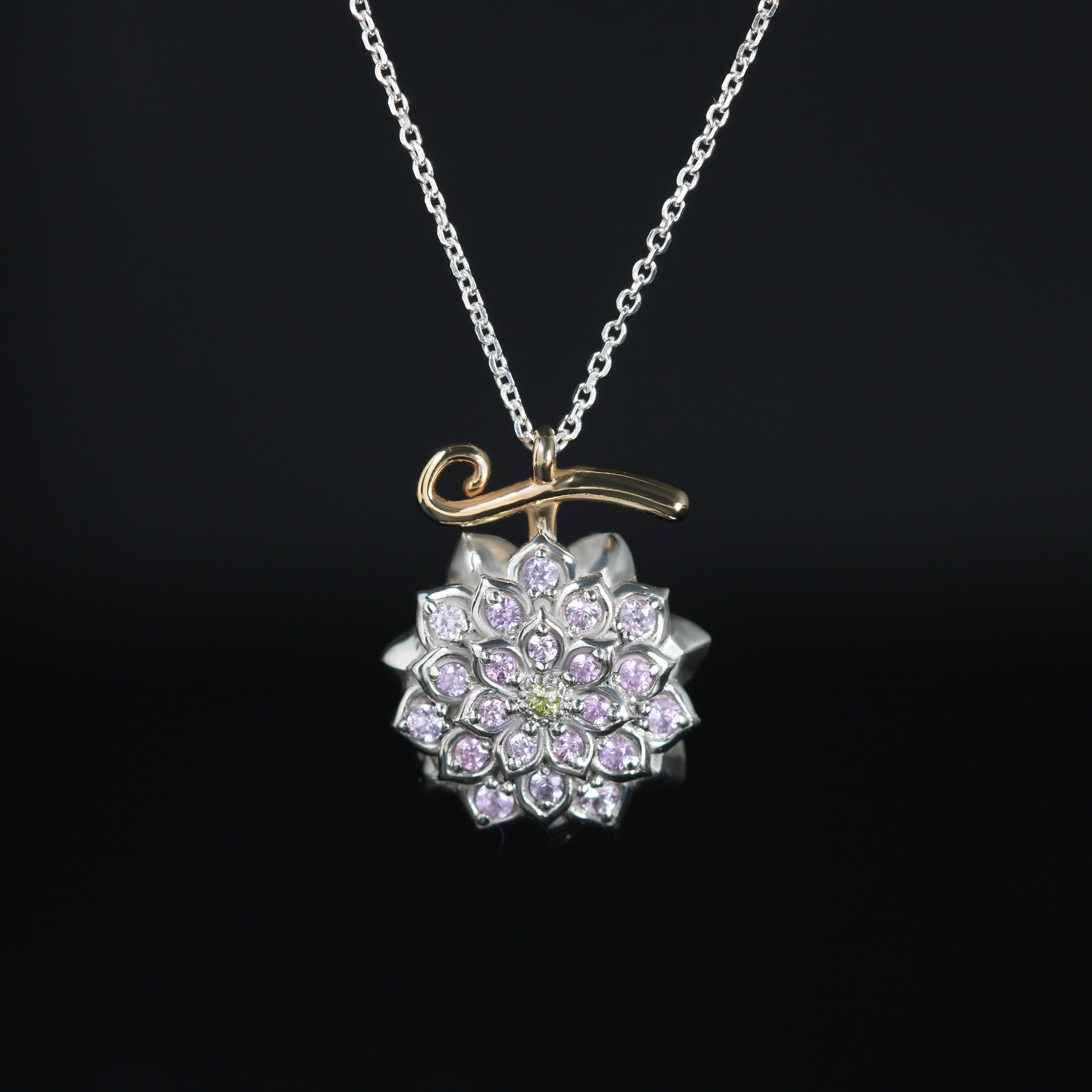 Colgante de fruta floral en plata de ley con zafiros
